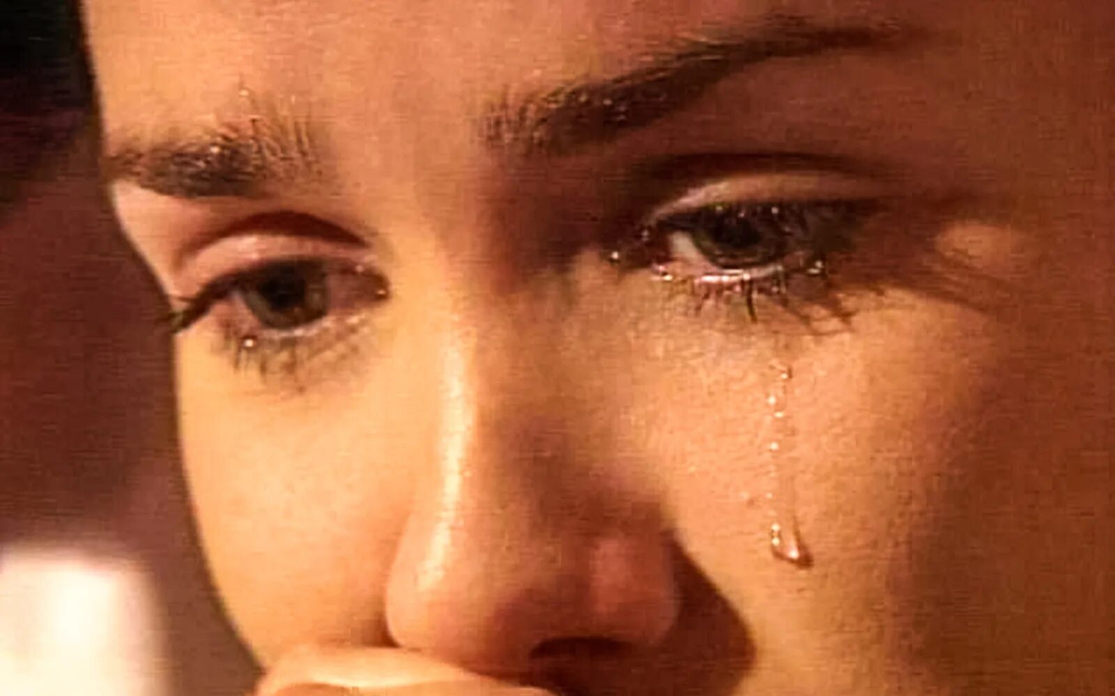 слёзы в дожде. слезы капали по щекам любимой. слезы капали по щекам любимой. слезы капали по щекам любимой. слезы капали по щекам любимой.