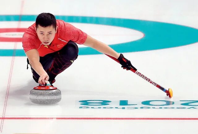 Керлинг лед. Керлинговый камень. Кёрлинг домик. Пыпырышки на льду в кёрлинге. Керлинг лед какой.