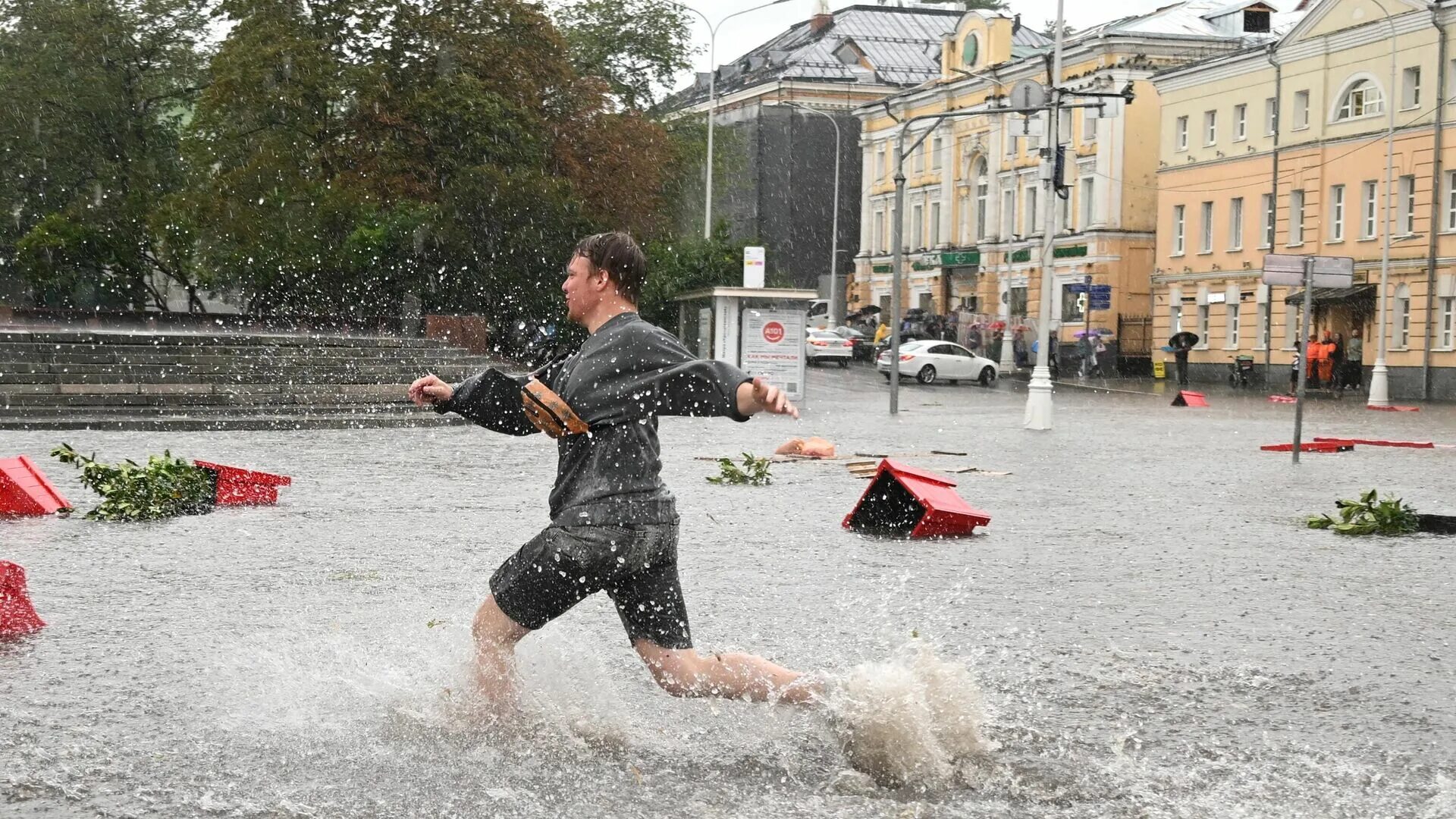 Ливень в Москве 18.07.2023. Ливень. Наводнение в Москве. Проливной дождь.