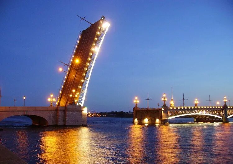 Где начинается мост. Троицкий мост в Санкт-Петербурге. Троицкий мост разводные мосты Санкт-Петербурга. Питер белые ночи разводной мост. Троицкий мост Питер белые ночи.