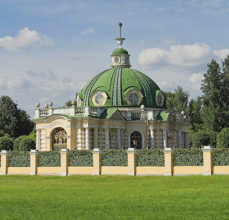 Кусково метро. Кусково архитектура. Новокосино усадьба Кусково. Усадьба Кусково арка. Кусково (лесопарк).