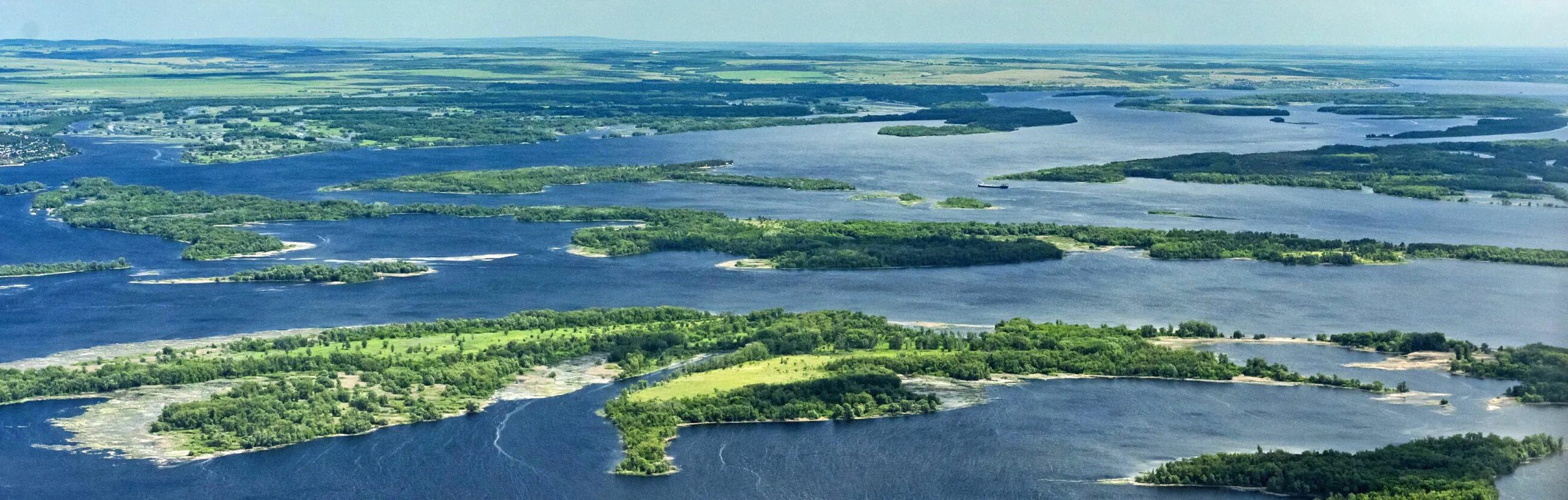 Исток реки Волга. Река Волга Исток реки. Каспийское море Дельта Волги. Дельта Волги Поволжье.