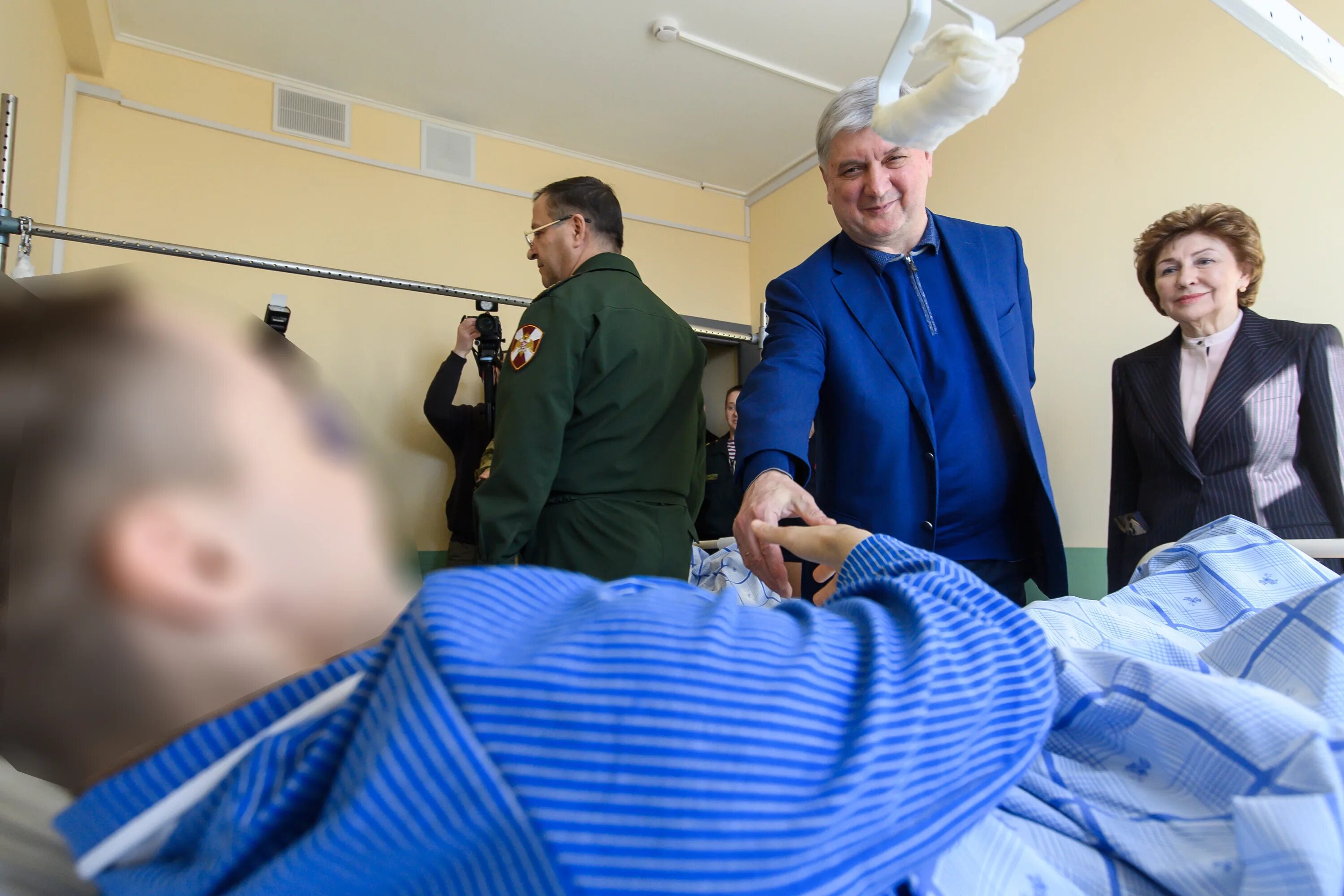 Неопознанные в госпитале сво. Раненые в госпитале Воронежа. Раненые на Украине в госпитале.