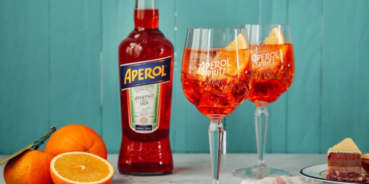 Что такое апероль и с чем его. Aperol spritz коктейль. апероль с просекко. эверест итальянский апероль. fgthkm 2 10.