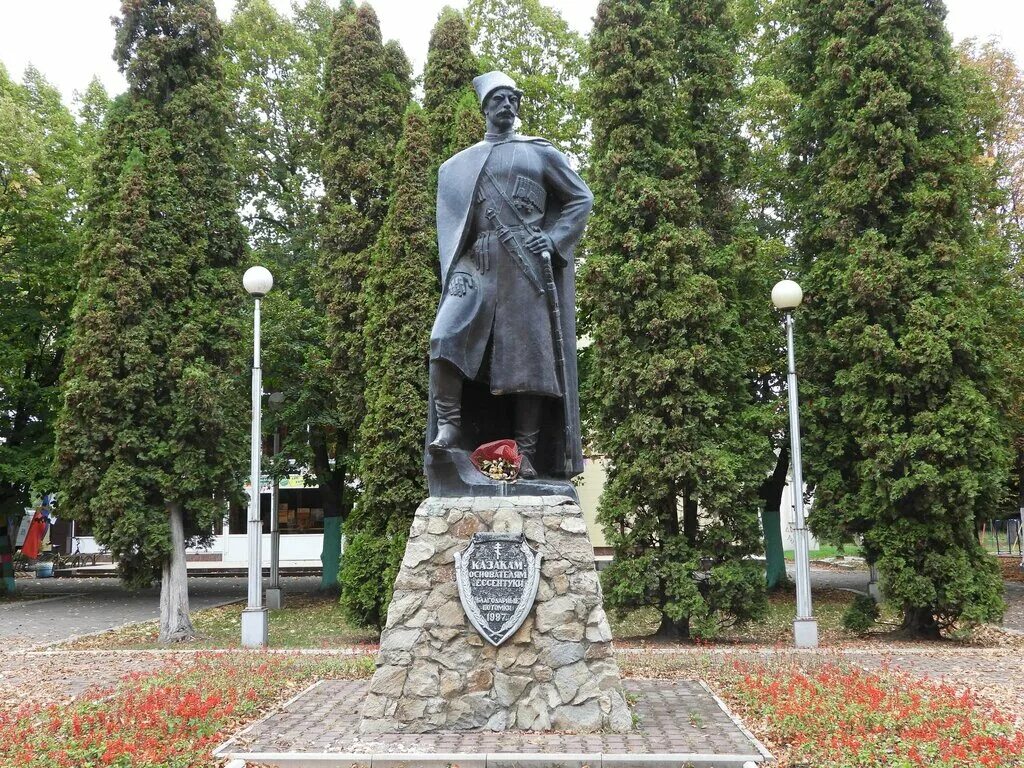 Скульптурная композиция нулевой километр любви ессентуки. Курортный парк ессентуки. Ессентуки чапаева 92а. Ставрополь ессентукская. Ессентуки ленина 14 а фото.
