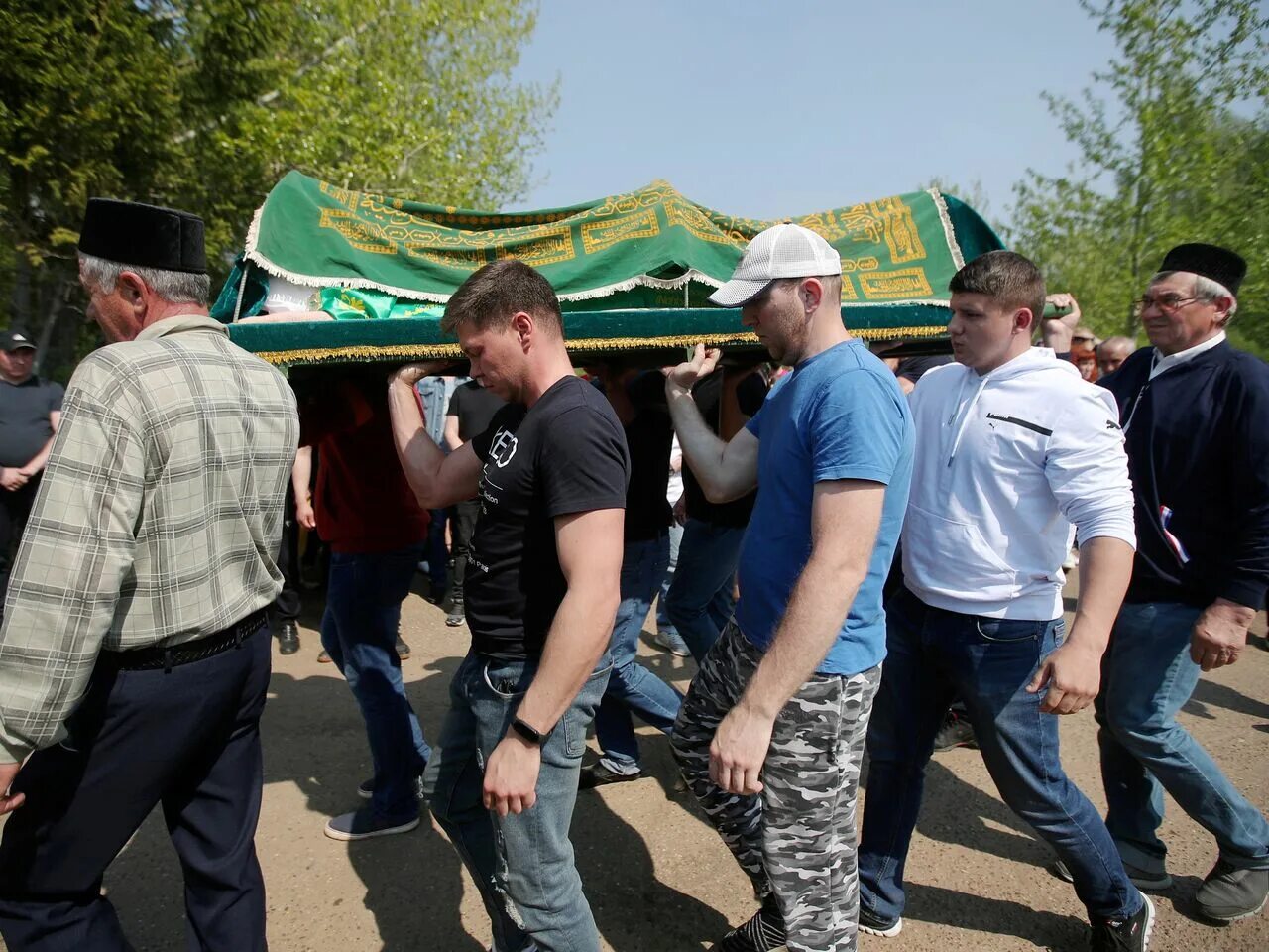 Казань школа сколько человек погибло. Казань стрельба в школе 11 05 2021. Стрельба в Казанской школе 11 мая 2021. Ильназ Галявиев 2023. Казань стрельба в школе Ильназ Галявиев.