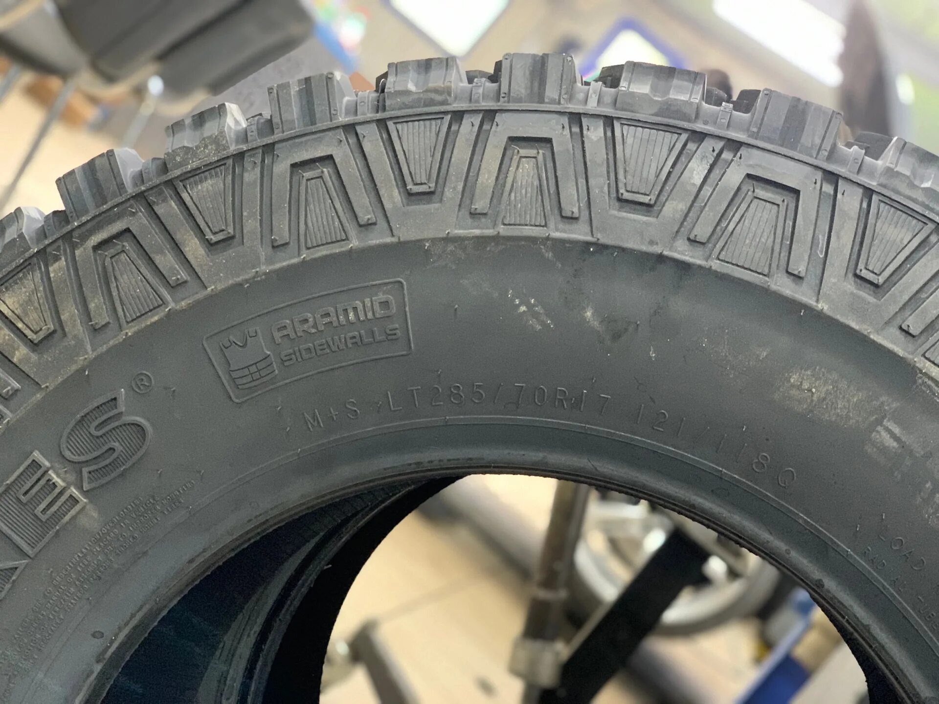 Nokian Rockproof 121/118q. Резина т115/70 r16. Rockproof 285/70. Резина Нокиан 245/70 r17.