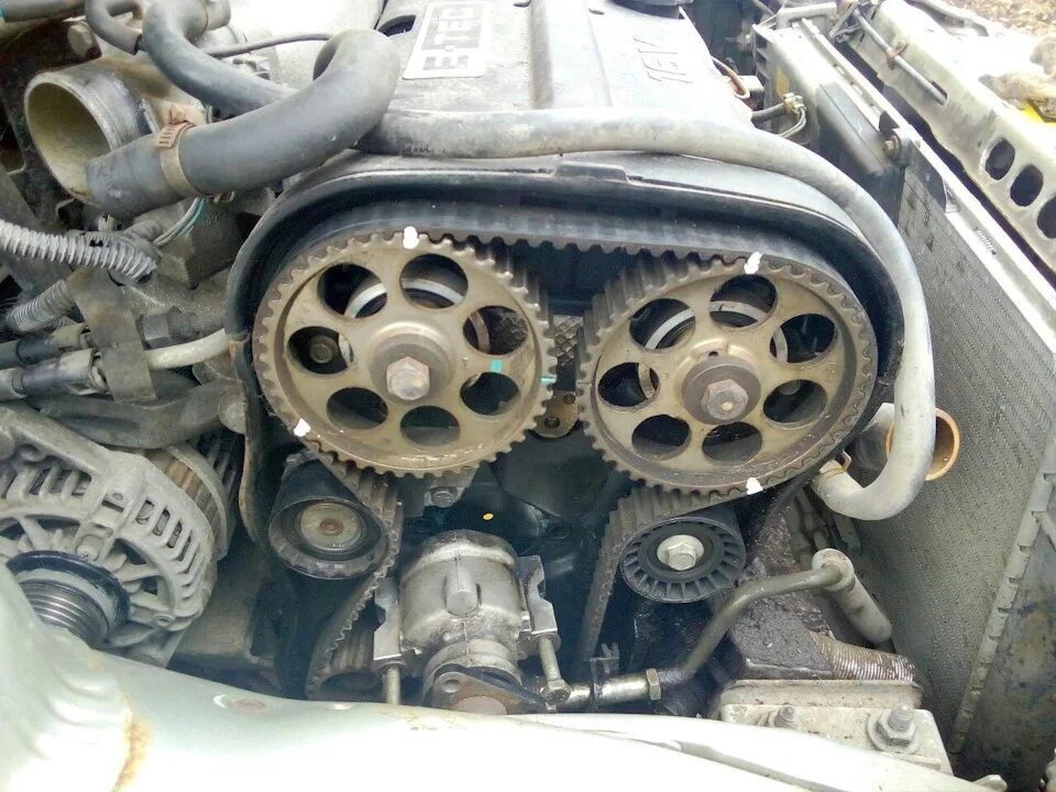 Грм нексия 16 клапанов. Грм daewoo nexia 16 клапанов. шкивы распредвалов 16 кл дэу нексия. метки на распредвалах дэу нексия 16кл. метки распредвала нексия 16.