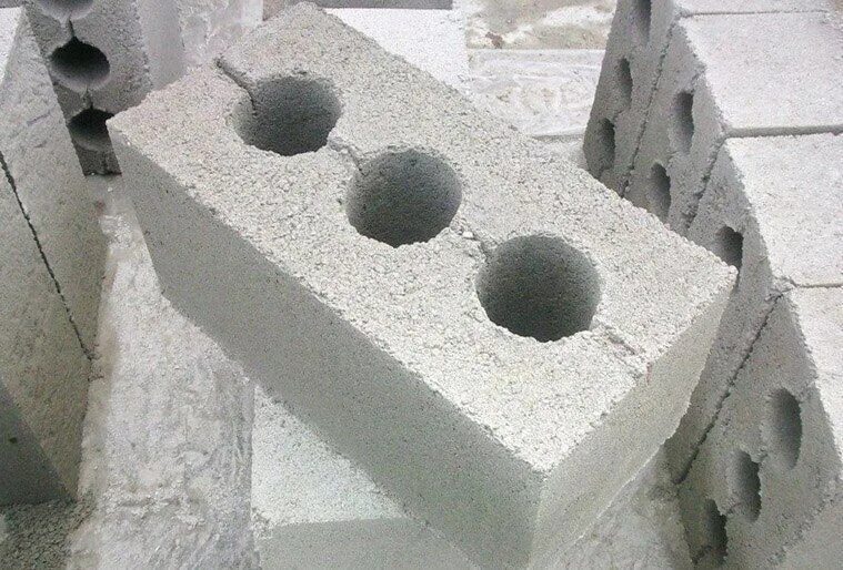 Кирпич шлакоблок. Что такое шлакоблок для строительства. Перегородочный блок шлакоблок пустотный. Шлакоблок балки. Вибропрессованные блоки полигран.