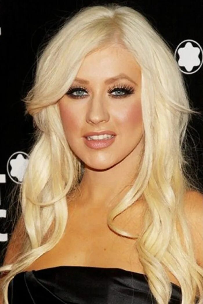 Light blonde. Christina Aguilera блондинка 2021. Christina Aguilera блондинка. Волосы 2021. Christina Aguilera блондинка лысый 2015.