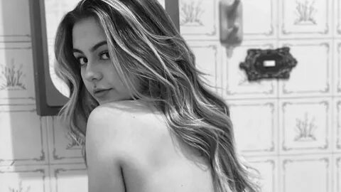 Klara Castanho posta foto sensual de topless - Celebridades - iG.