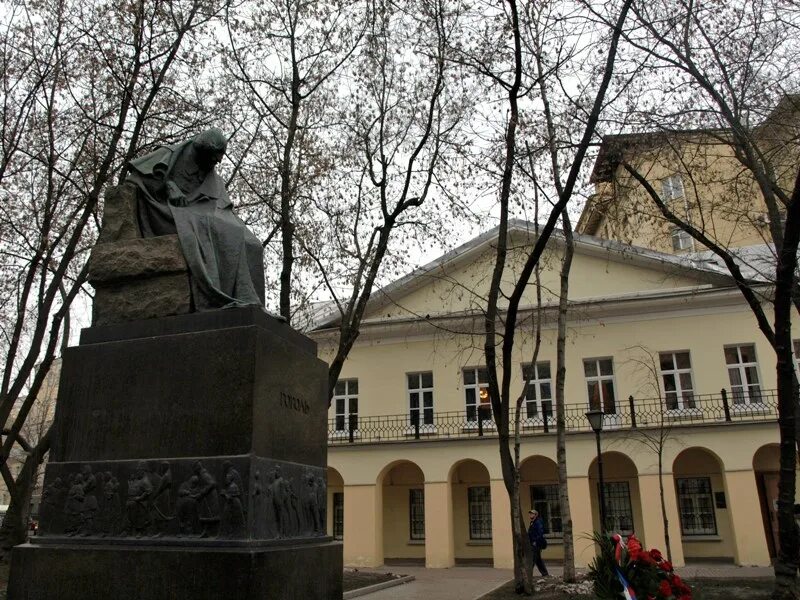 Гоголь юбилей. Павловск Гоголя в Москве. Гоголевский бульвар - Остоженка. Юбилей Гоголя. Служба Гоголя.