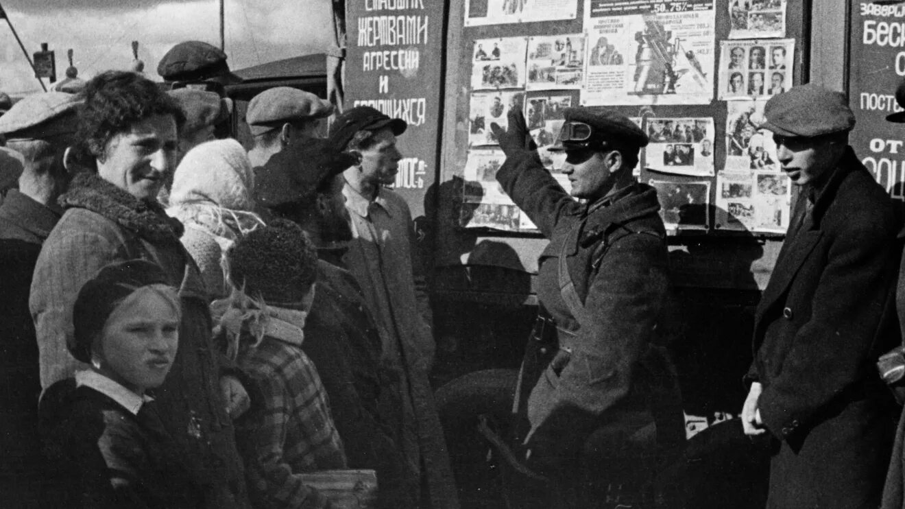Октябрь 1939 года. Советская армия в Вильнюсе 1940. Литва 1939 фото. Московская паника 1941 года. Советские войска в Прибалтике 1939.