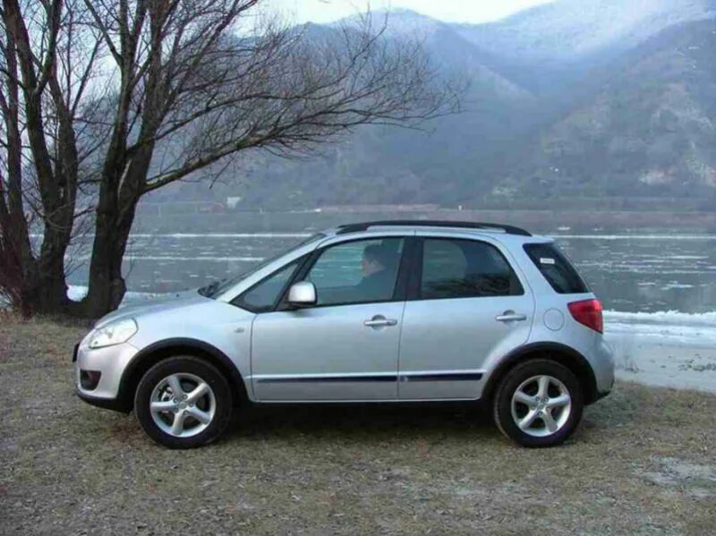 Молдинг сузуки сх4. Задний молдинг сузуки сх4. Молдинги на suzuki sx4 new. 7177080j005pk. 7187079j005pk.