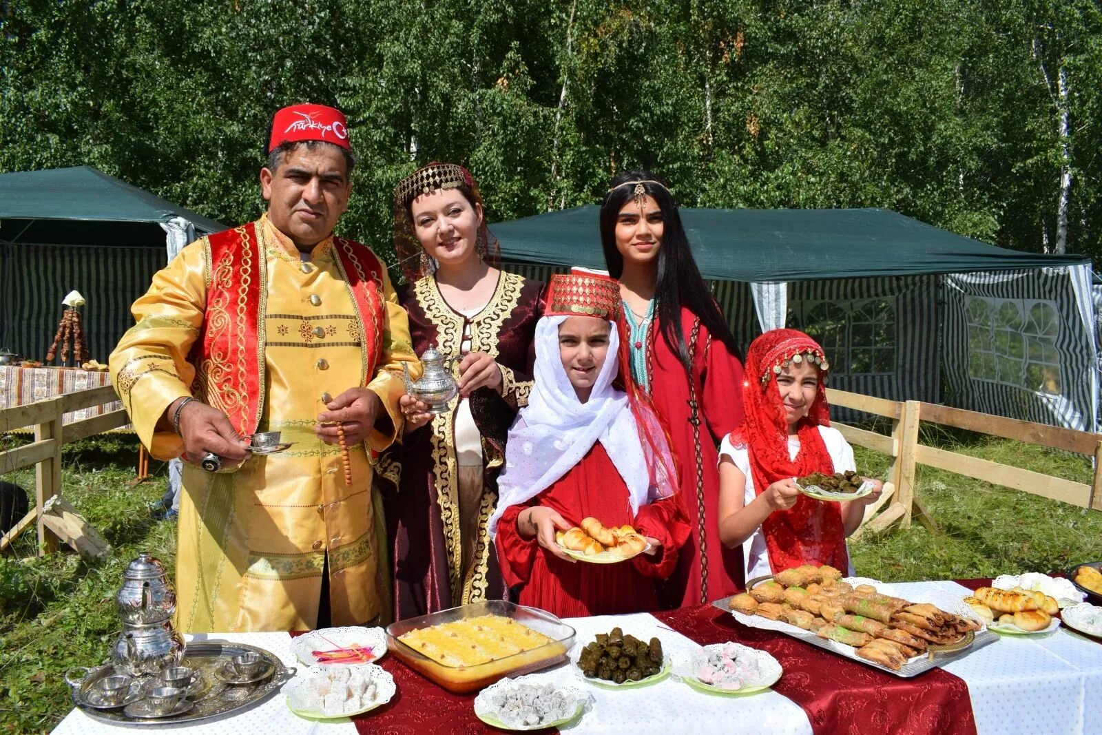 Турков месхетинцев. Турков месхетинцев. Ахыска турки. Национальная одежда ахыска турков. Национальный костюм турков месхетинцев.