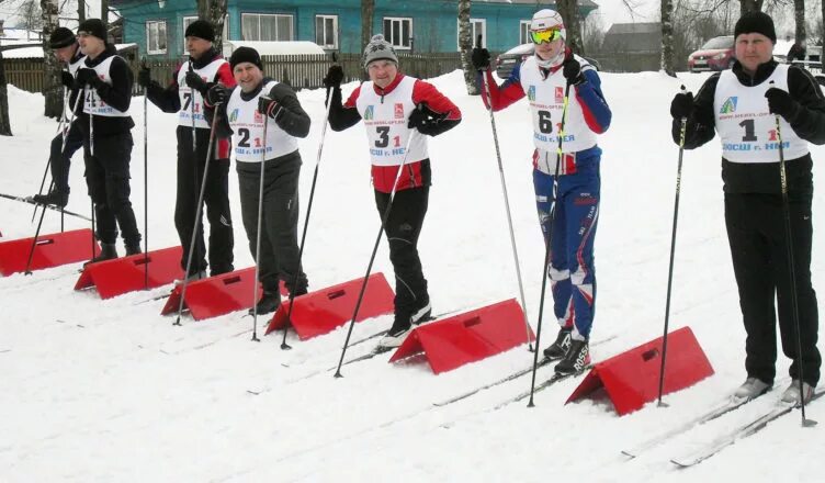 эстафеты спартакиада лыжи 13 февраля. лыжная спартакиада. лыжная эстафета токсово. эстафета среди сотрудников мвд россии по тамбовской области. лыжники соревнования.