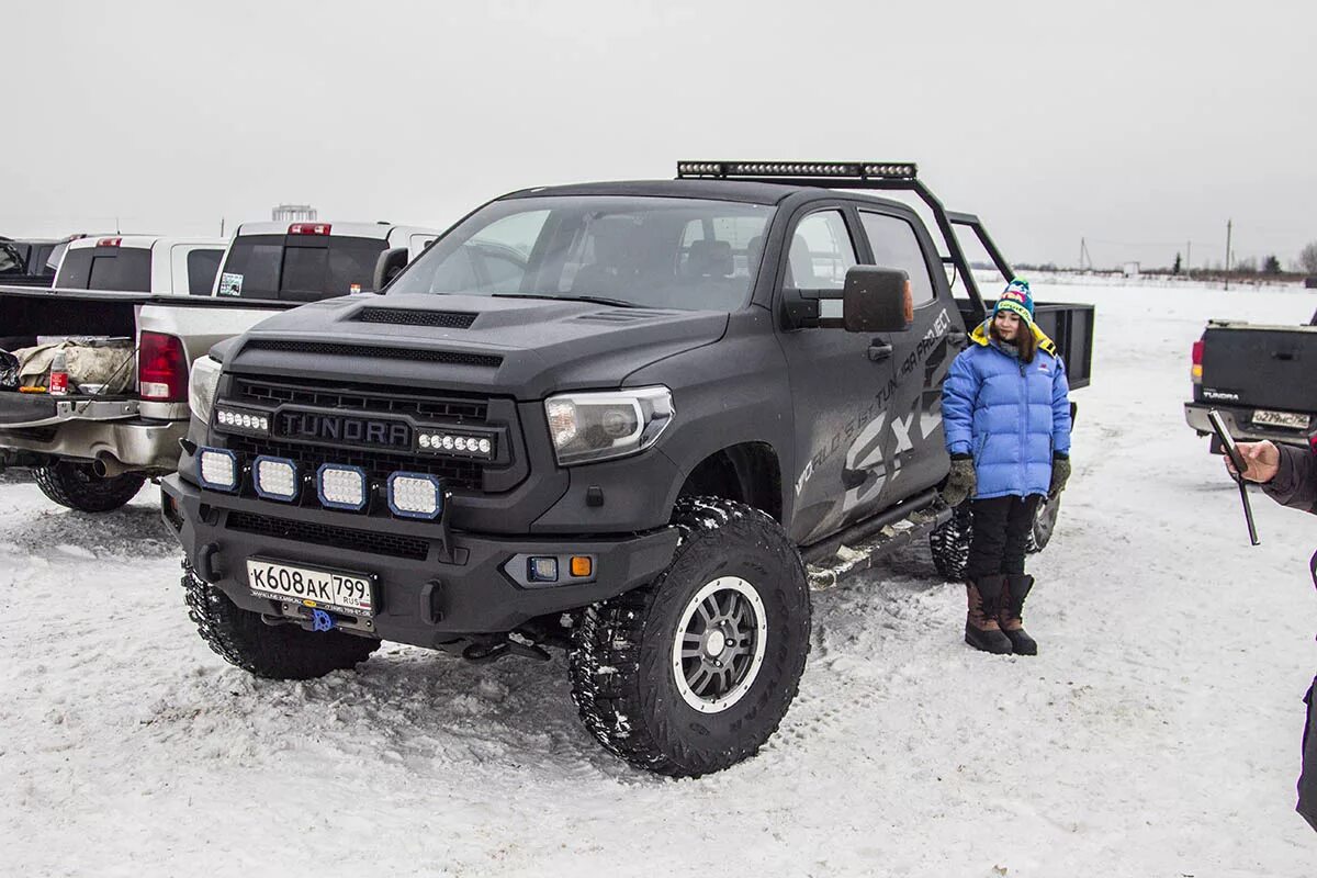 Toyota tundra ram 1500. Тойота тундра рам. Dodge ram и toyota tundra. Тойота тундра ram. Додж рам и тойота тундра.