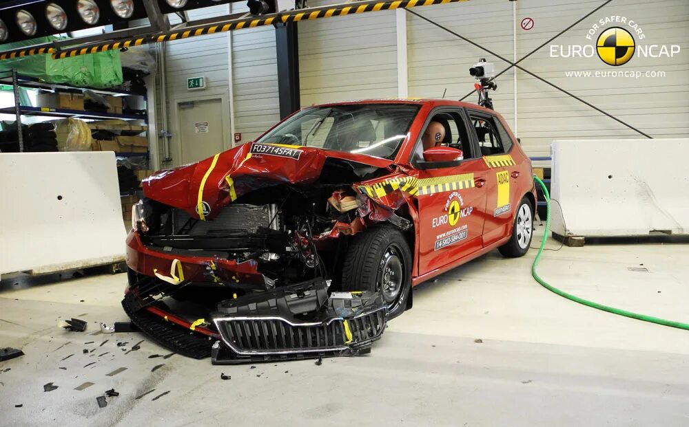 Crash test машинки. Краш тест машин. Brilliance bs4. Краш тесты автомобилей. Краш тесты автомобилей.
