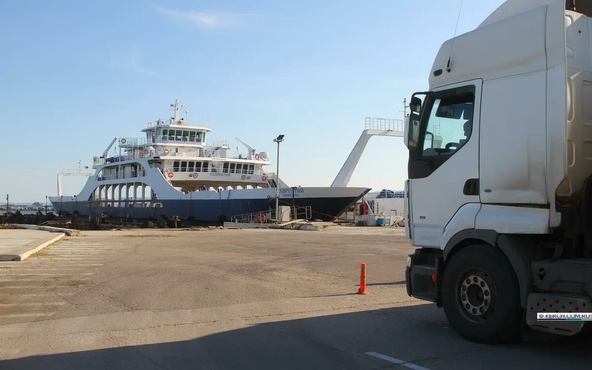 Порт кавказ темрюк. Паромы керчь кавказ. Паромы керчь кавказ. Порт кавказ паромная переправа. Паром порт кавказ керчь.