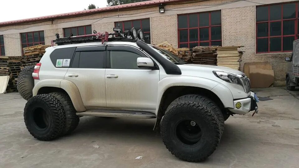 Резина прадо 150 купить. Toyota Land Cruiser Prado 120 Arctic Trucks. Toyota Land Cruiser Prado 33 колеса. Toyota Prado 150 33 колеса. Toyota Land Cruiser Prado Arctic Trucks 2020.