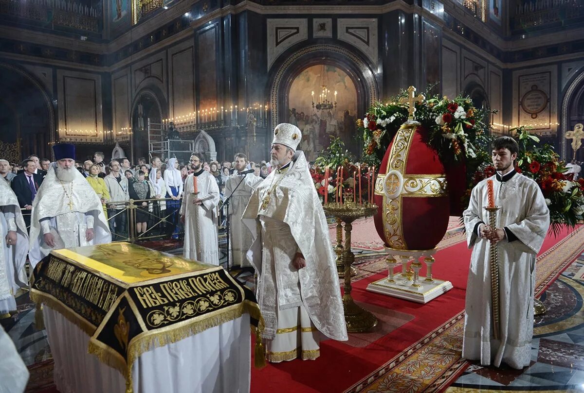 богослужение на пасху. всенощная пасхальная служба. пасхальная заутреня. пасха служба в церкви. служба храм пасха.