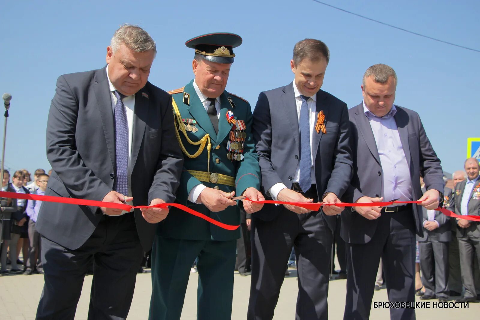 Прогноз погоды в брюховецкой на 10. Брюховецкая аллея чернобыльцев. Парк чернобыльцев станица Брюховецкая. Глава Брюховецкого района Краснодарского края. Чернобыльцы Успенского района Краснодарского края.