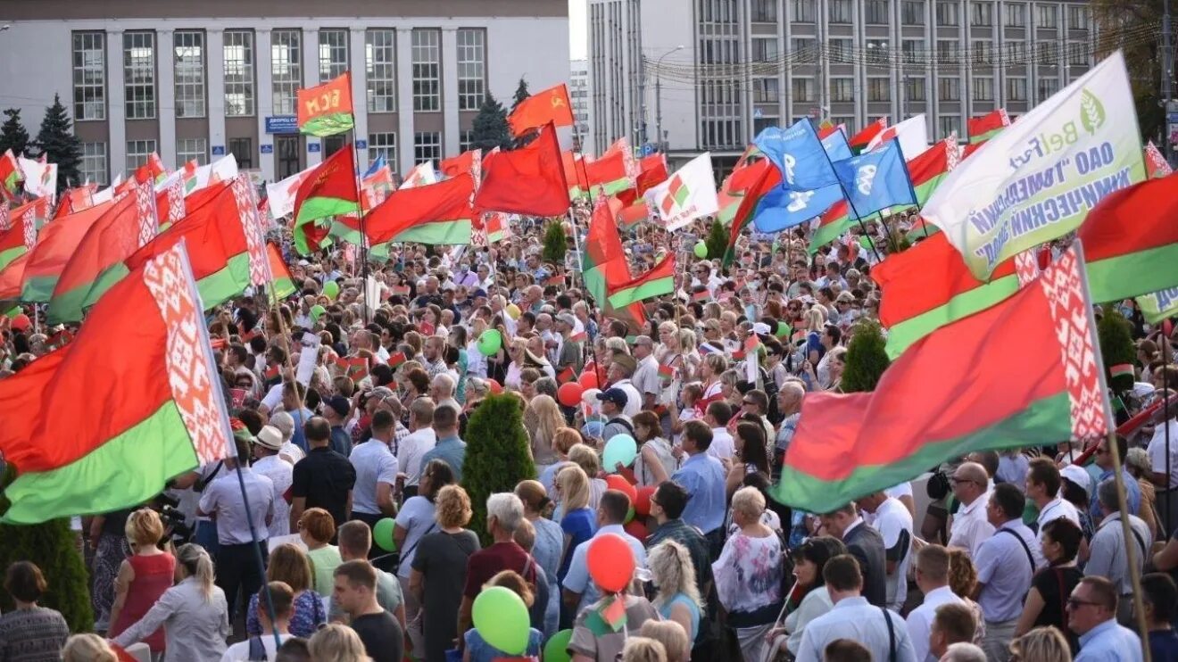 Митинг в поддержку президента. Митинги в Белоруссии 2021. Митинг Беларусь 2021 Лукашенко. Митинги в Белоруссии 2020. Протесты в Беларуси 2020 за Лукашенко.