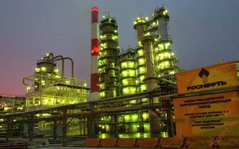 Здание автоваза в тольятти. Производство города самары. Сызрань завод роснефть. Завод кнпз самара. Экономика самары.