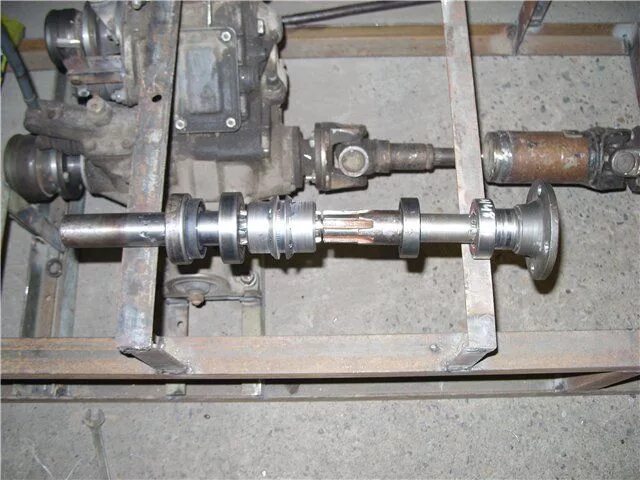 Как сделать привод. Минитрактор классика 4х4 на мостах уаз. Как сделать привод. Цепной привод мост ваз 2106. Откатные ворота привод ltm600.