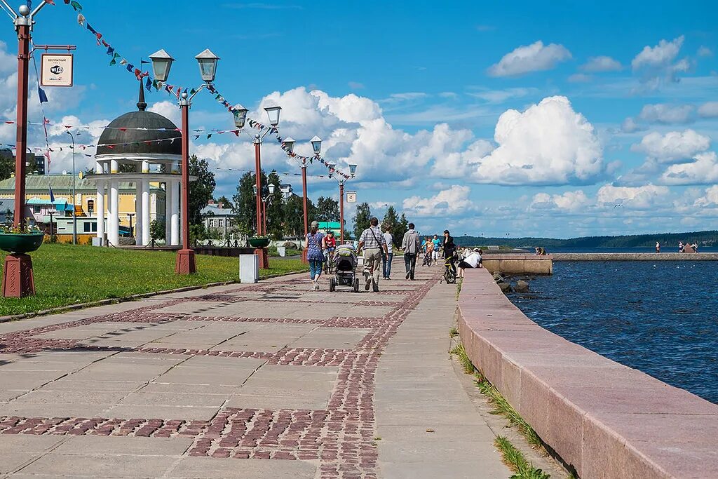 Столица Карелии Петрозаводск. Петрозаводск достромичательности. Карелия Петрозаводск набережная. Памятники Петрозаводска столицы Карелии. Купить в петрозаводске сегодня