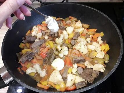 Рагу из овощей с мясом в кастрюле