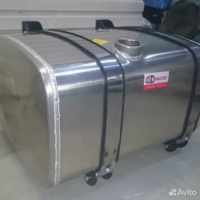 Бак камаз 600 литров. Бак топливный маз 5440 700 литров. Бак топливный schmitz 480 литров. Бак топливный маз 300л. Алюминиевый бак man tgs 600 л.