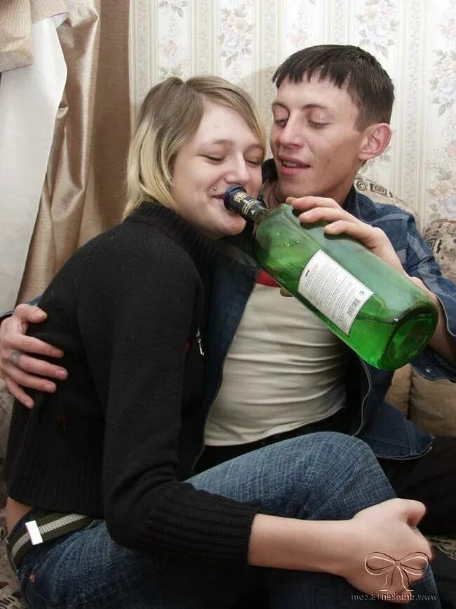 пацаны дают пьяной