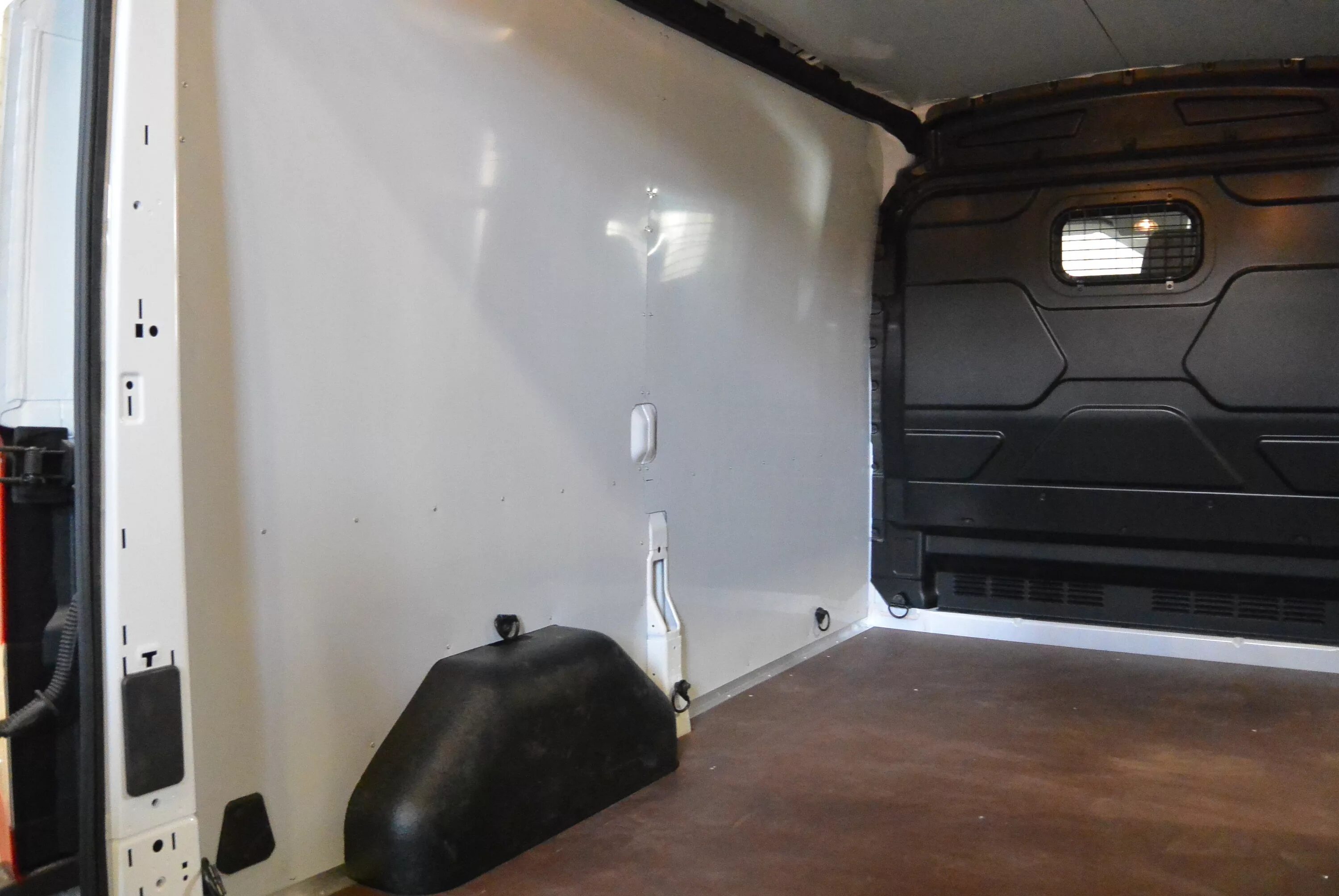 обшивка кузова форд транзит. обшивка транзит. шумоизоляция фургона форд транзит. шумоизоляция форд транзит 2020. обшивка транзит.