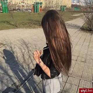 Девушка с длинными волосами без лица