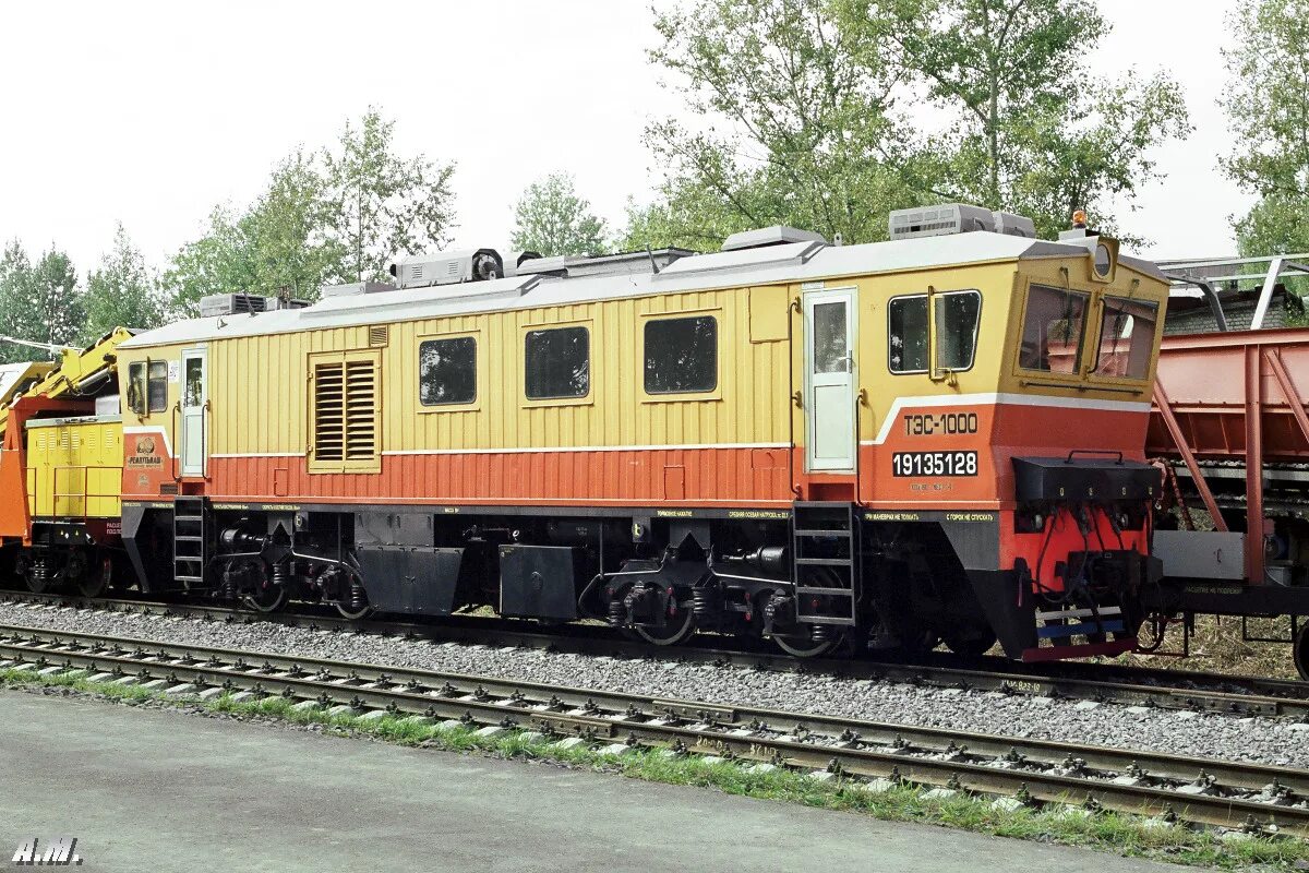 Тэс машина. Тяговый модуль ТЭС-1000. ТЭС-1000 Путевая машина. Тяговый модуль ТЭС ПСС. ТЭС 1000 Железнодорожная машина.