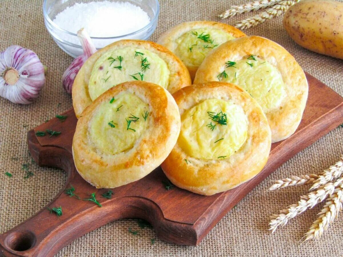 Шаньги с картошкой. Шаньга картофельная. Шаньга Сибирская. Северные шаньги. Картупеля шаньга.