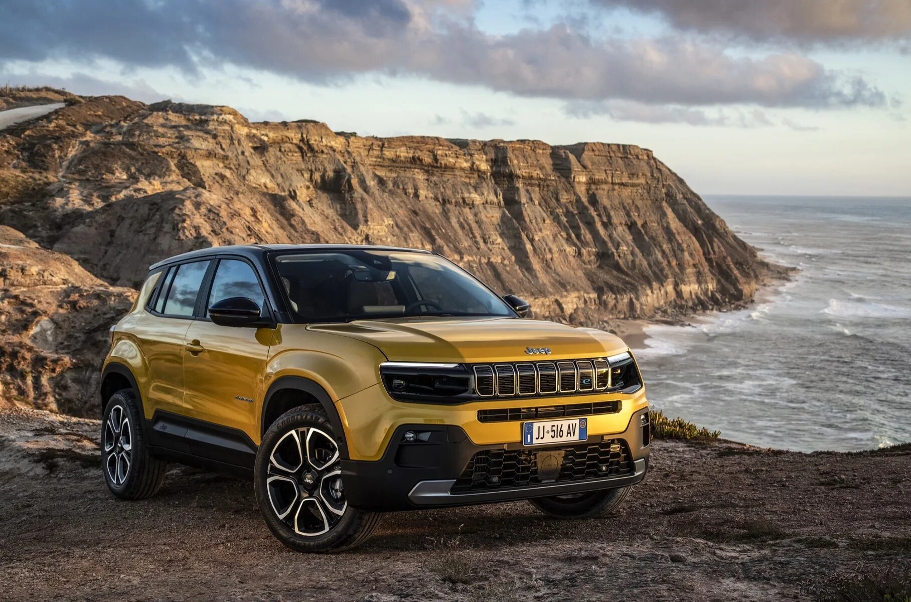 Новые модели внедорожников. Jeep Avenger 2023-2024. Jeep 2023. Jeep Avenger. Jeep Recon 2023.