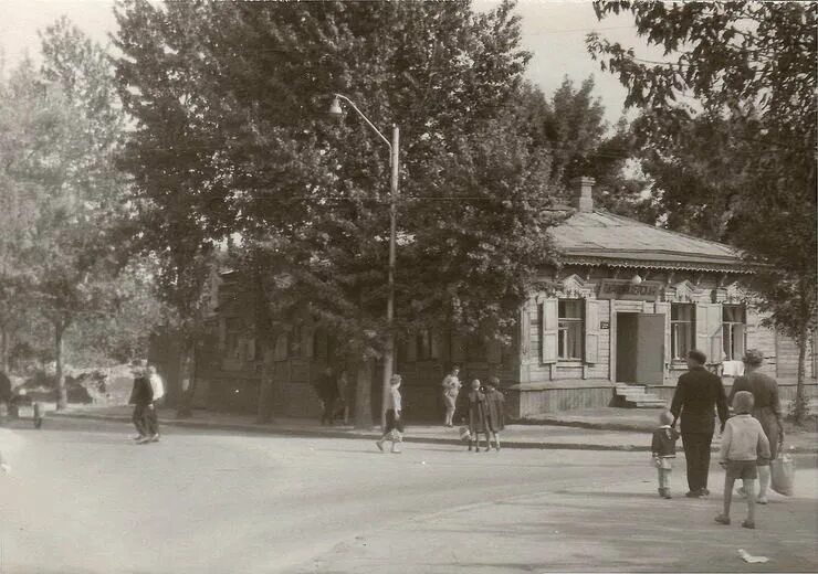 Сады куйбышев. Самара улица осипенко 1980. куйбышев ул.осипенко 1960 год. кинотеатр сокол г куйбышев. 1968 куйбышев.