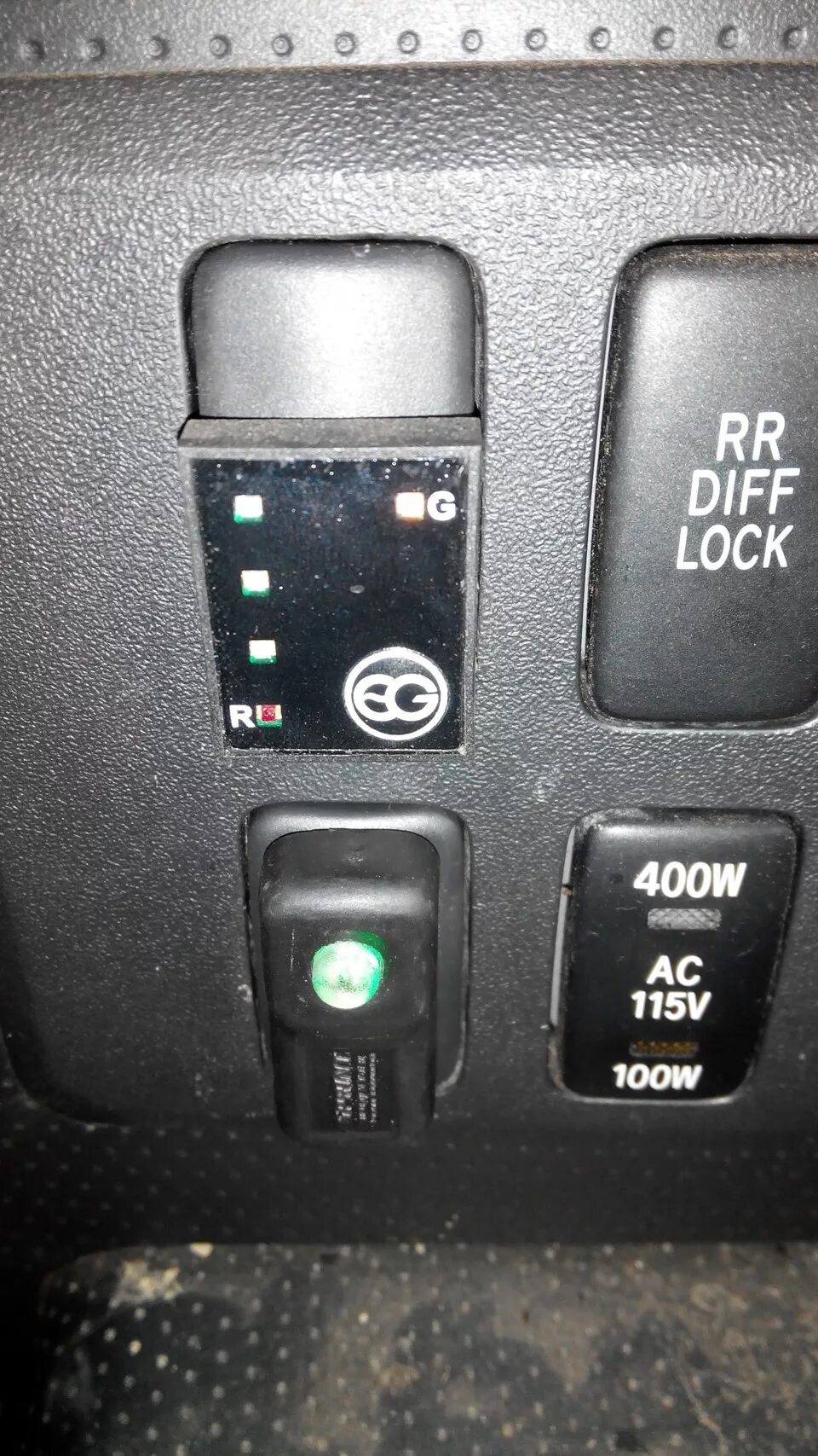 Diff lock. Кнопка diff lock. Кнопка блокировки заднего дифференциала land cruiser prado 120. Кнопка diff lock land cruiser 100. Кнопка diff lock y62.