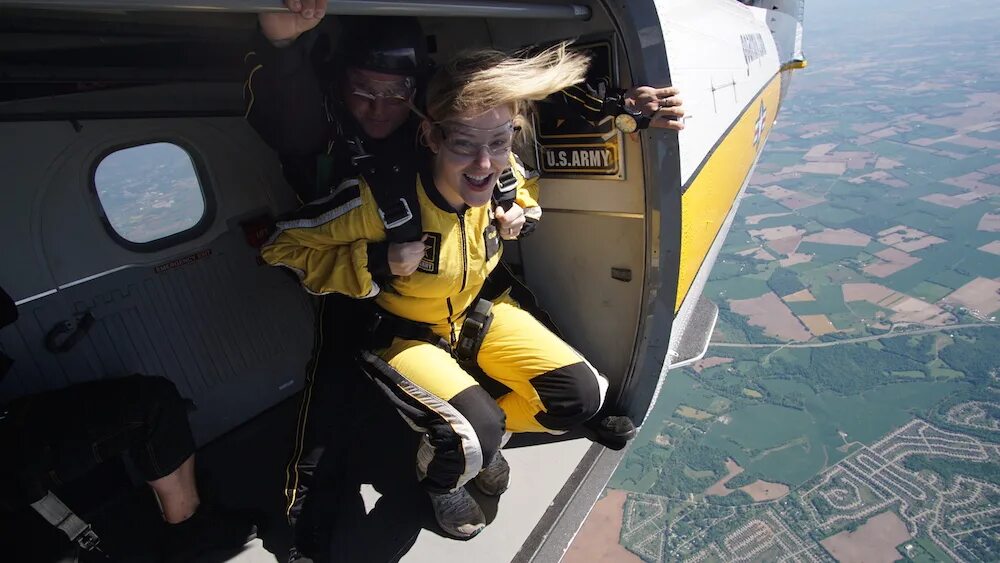 Is going to jump. Такси на парашюте. jump out of a plane. to jump out. seal team go to the plane.