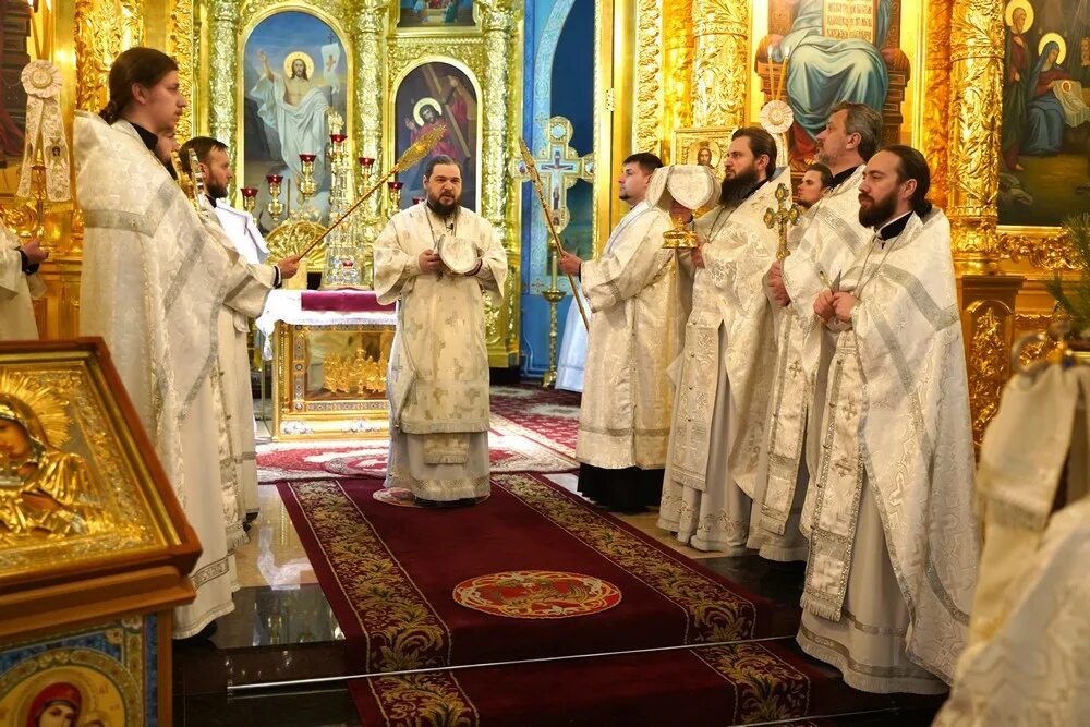 Дневное богослужение. Литургия исполнение. Литургия исполнение. Православная литургия. Новости богослужение в день мученицы татианы в бурятии.