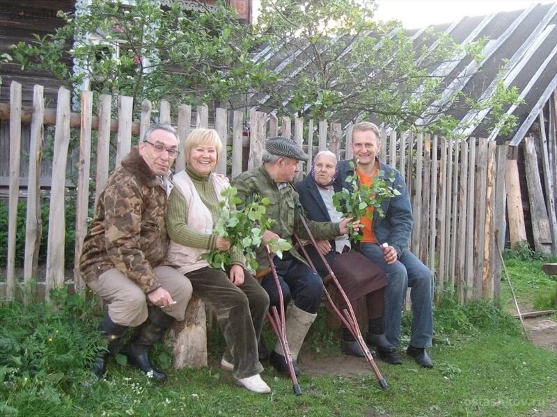 Деревенские жители. Деревня жителей. Деревенские соседи. Добрые соседи в деревне