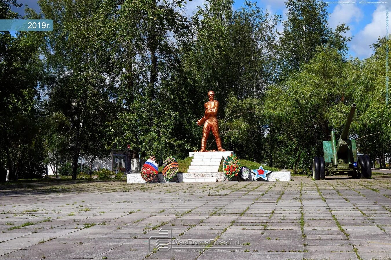 Подсмотрено соликамск. Площадь латкина в соликамске. ладкин памятник соликамск. памятник латкина в соликамске. памятник николаю ладкину соликамск.