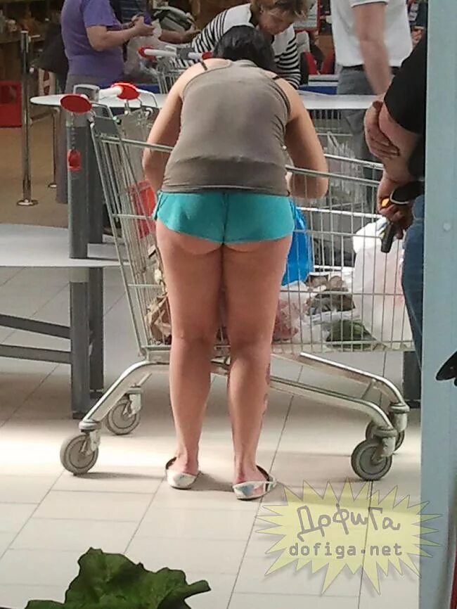 Дофига нет. Дофига нет. Дофига нет. Дофига нет. На пляже девушки пьяные.