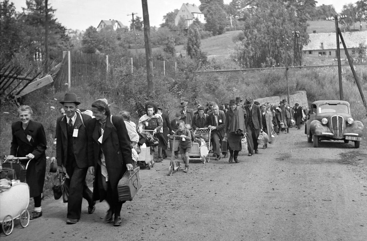 Выселение немцев из Силезии в 1945. Депортация немцев из Чехословакии 1945. Изгнание судетских немцев из Чехословакии.
