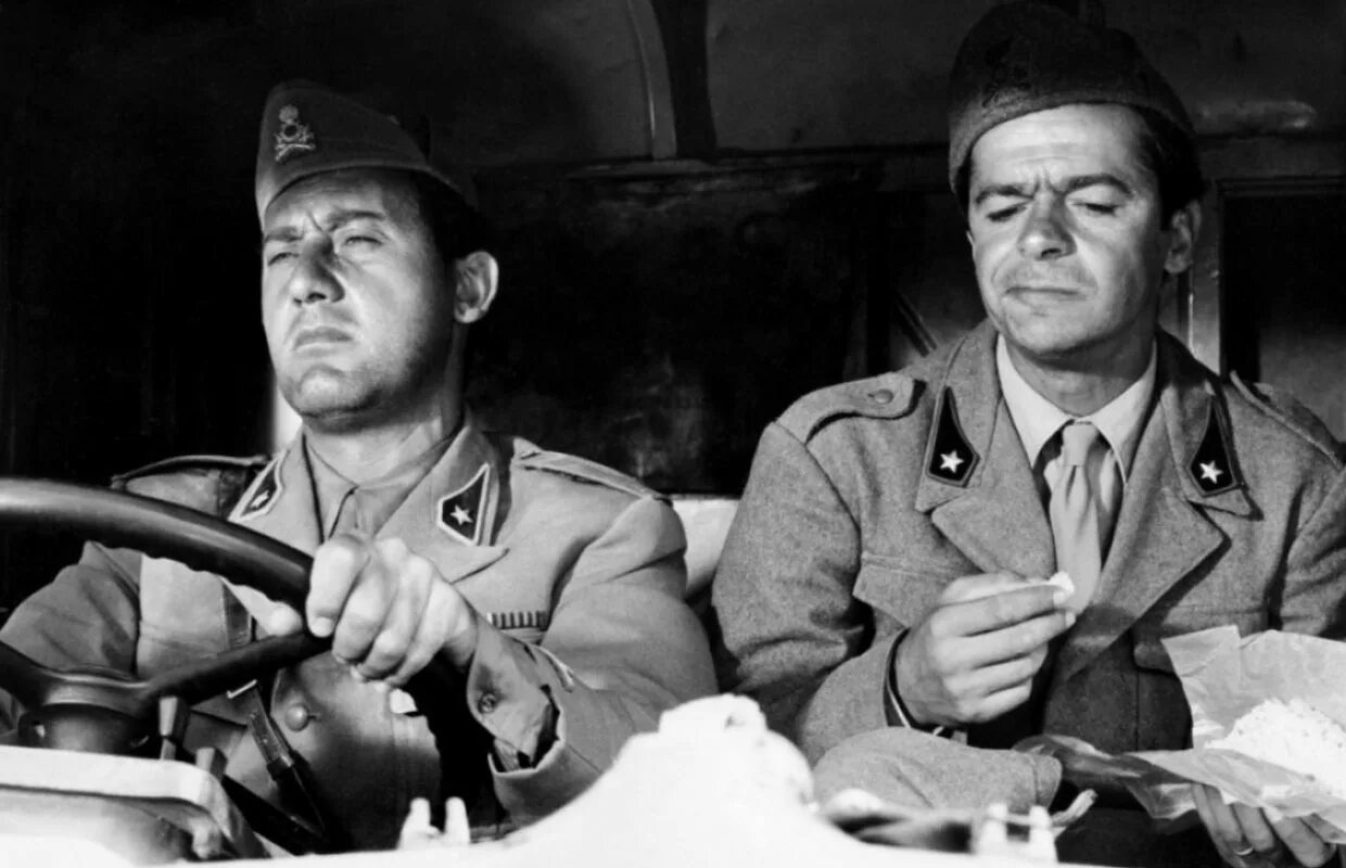 Простая история фильм 1960 фильм. Луи де фюнес холодно. Фильмы 1960 годов. 1960. Кинокомедии 1960.