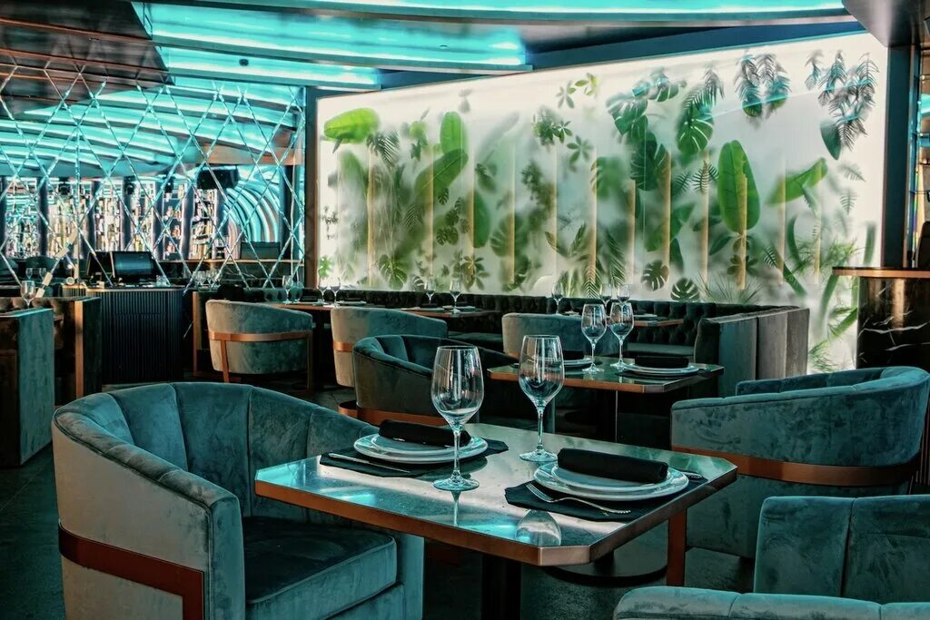 Ресторан салон. Soluxe club кутузовский просп. Ресторан 1812 на кутузовском банкет. Матрешка новиков ресторан интерьер москва. Китайский ресторан на кутузовском проспекте.