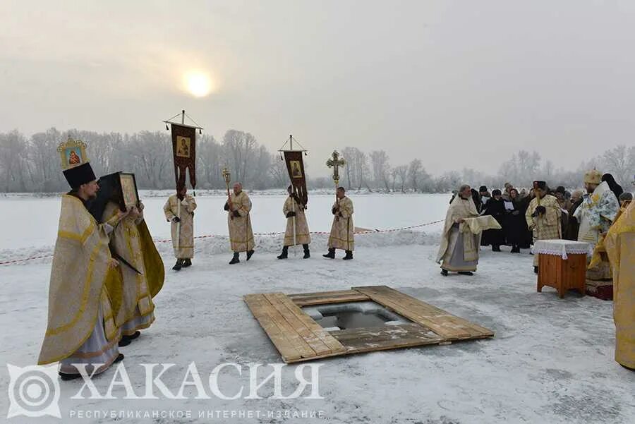 Абакан крещение 2022. Крещение Господне. Крещение 19 января. Крещение Господне традиции. 19 января нельзя