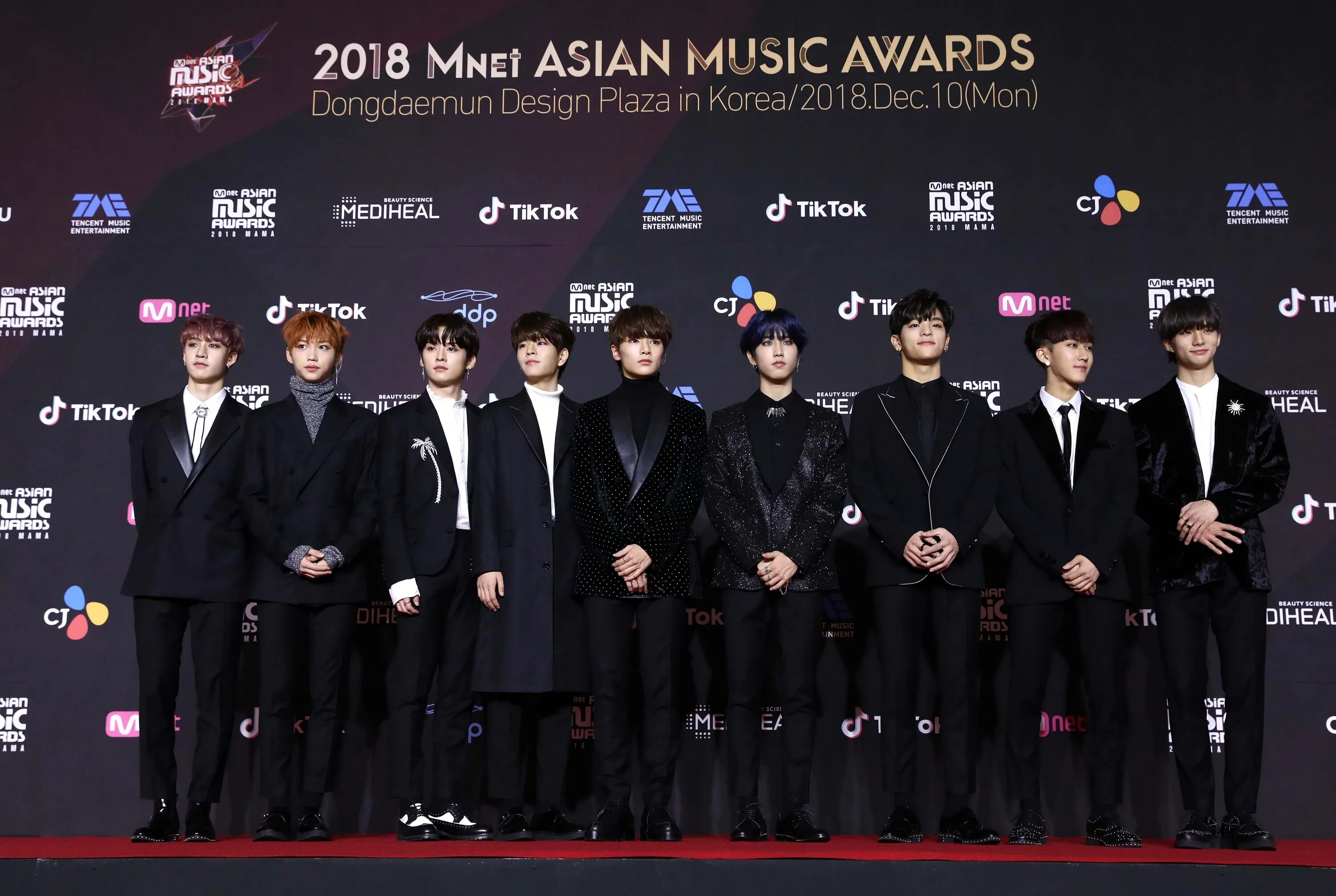 Какого роста stray kids. Рост участников stray kids 2025. рост стрейкмдс. stray kids сеул. stray kids дебют.